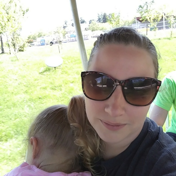 Meet your Posher, Holly - Picture 1 of 1